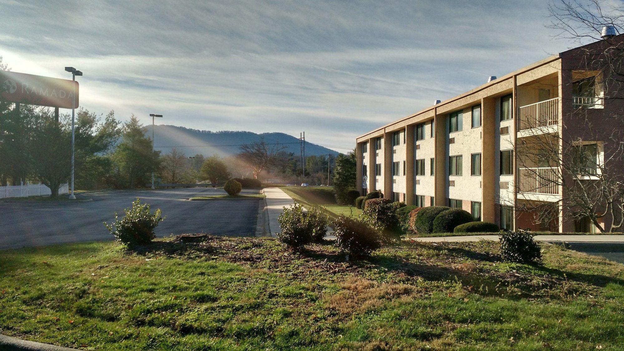Ramada By Wyndham Asheville Southeast Exterior foto