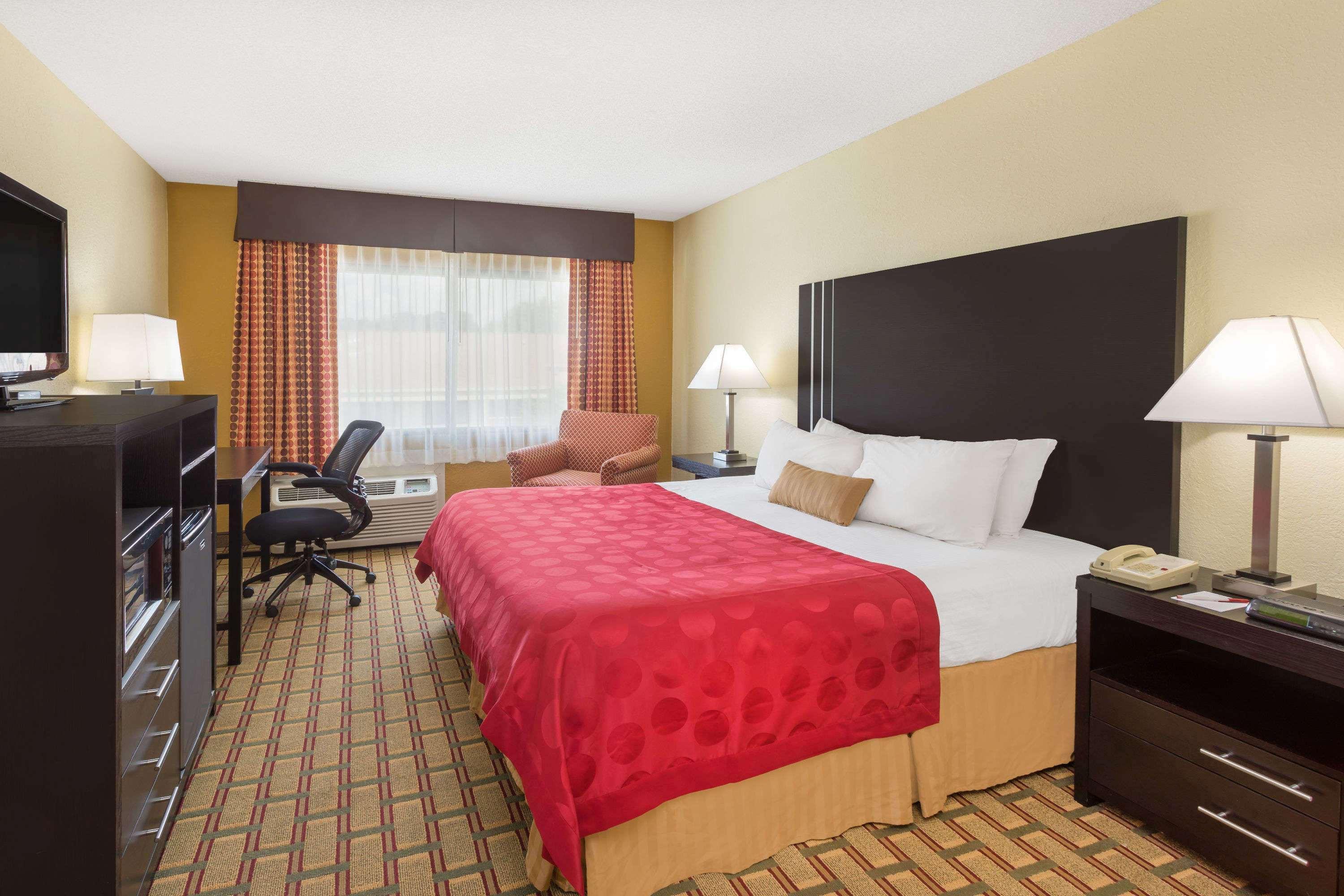 Ramada By Wyndham Asheville Southeast Exterior foto