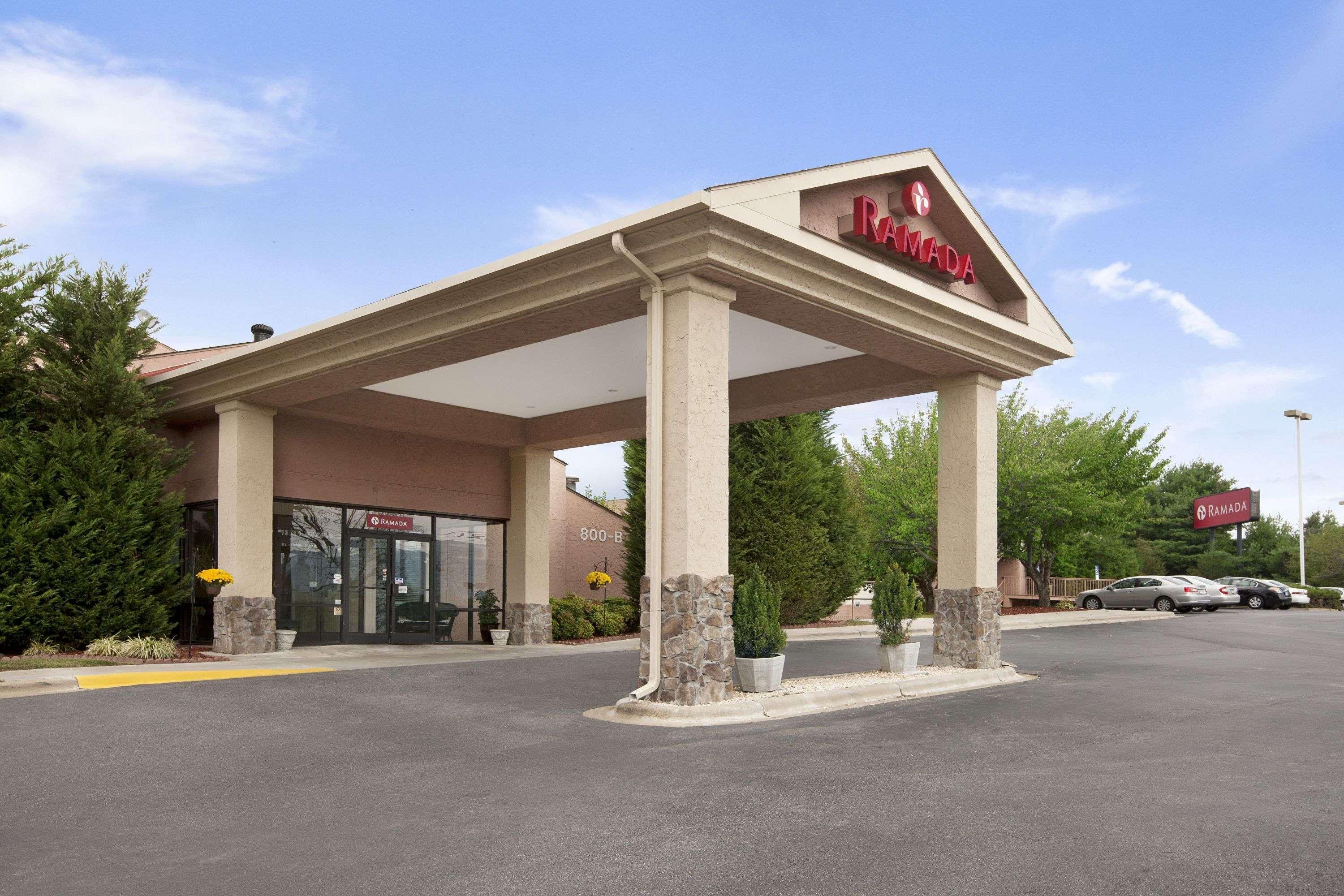 Ramada By Wyndham Asheville Southeast Exterior foto