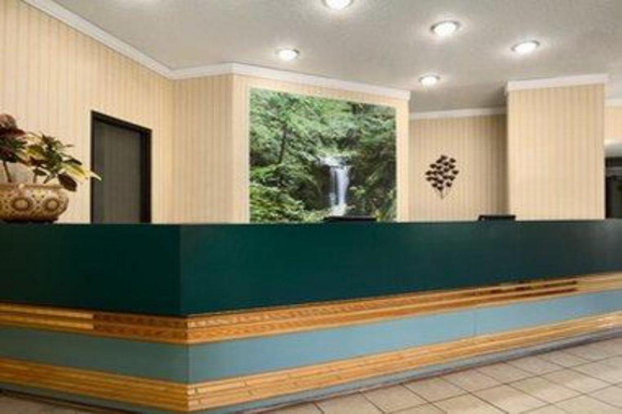Ramada By Wyndham Asheville Southeast Exterior foto