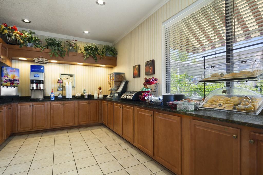 Ramada By Wyndham Asheville Southeast Exterior foto