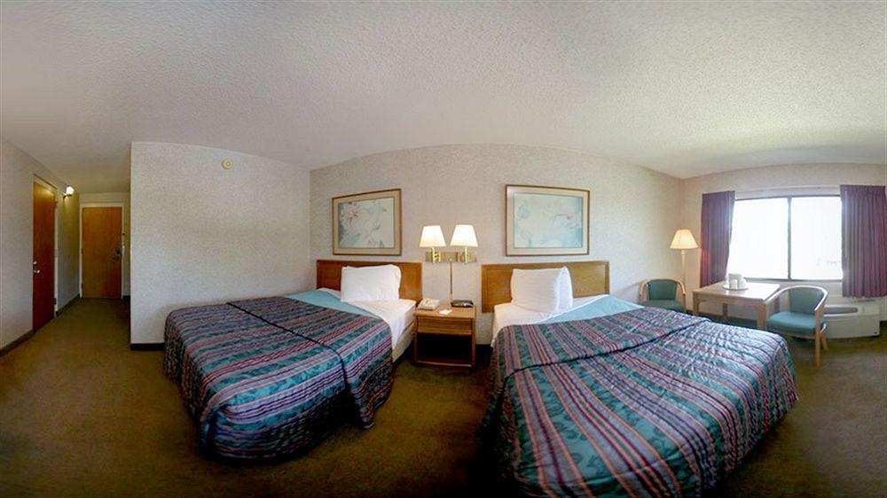Ramada By Wyndham Asheville Southeast Exterior foto
