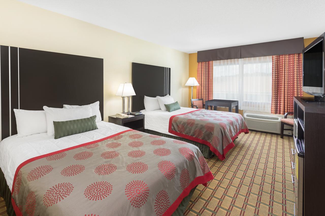 Ramada By Wyndham Asheville Southeast Exterior foto