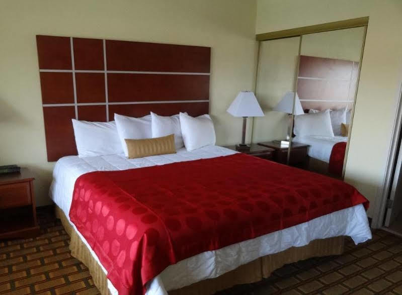 Ramada By Wyndham Asheville Southeast Exterior foto