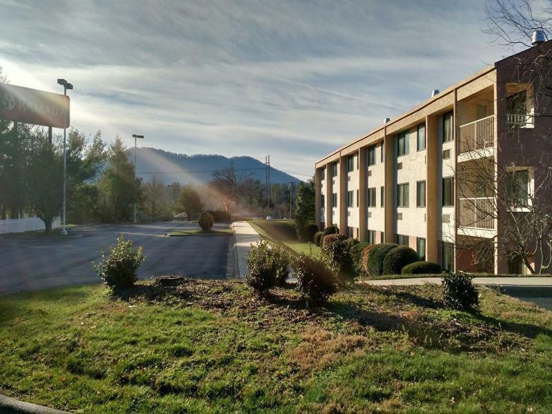 Ramada By Wyndham Asheville Southeast Exterior foto
